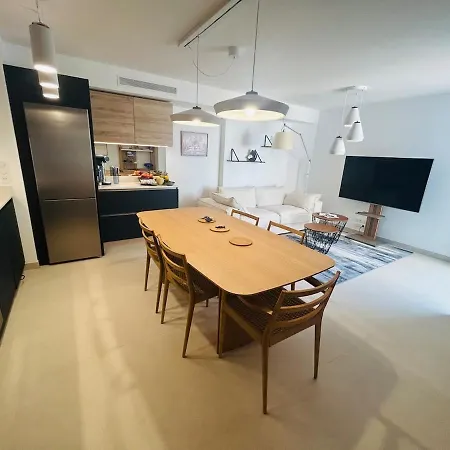 2-bedroom Pool Parking Private Access * Le Grau-du-Roi